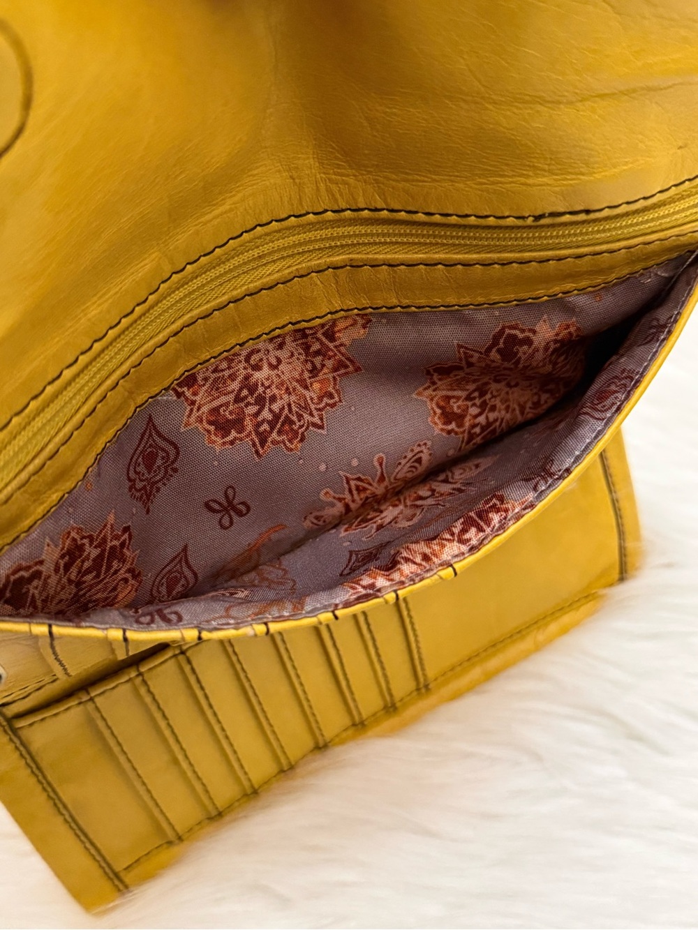 HOBO - INTERNATIONAL YELLOW SOFT LEATHER SADIE LONG WALLET MAGNETIC CLOSURE - Picture 7 of 16
